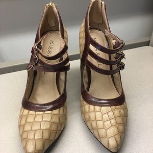 Women’s Brown & tan heels